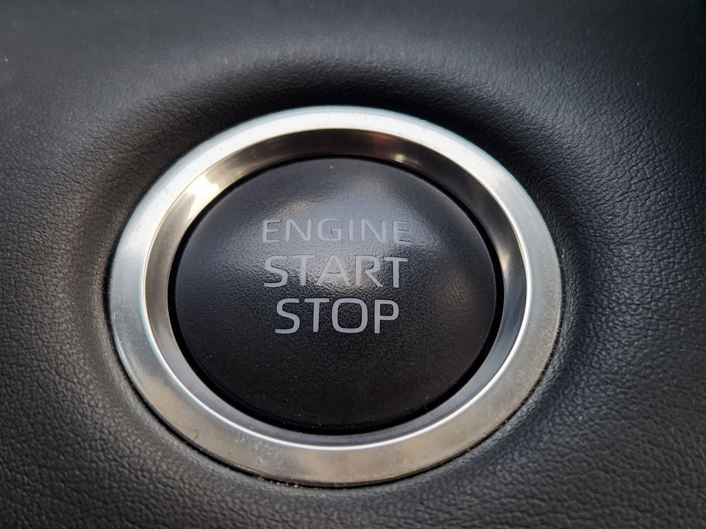 2025 Toyota Highlander LE - Photo 20