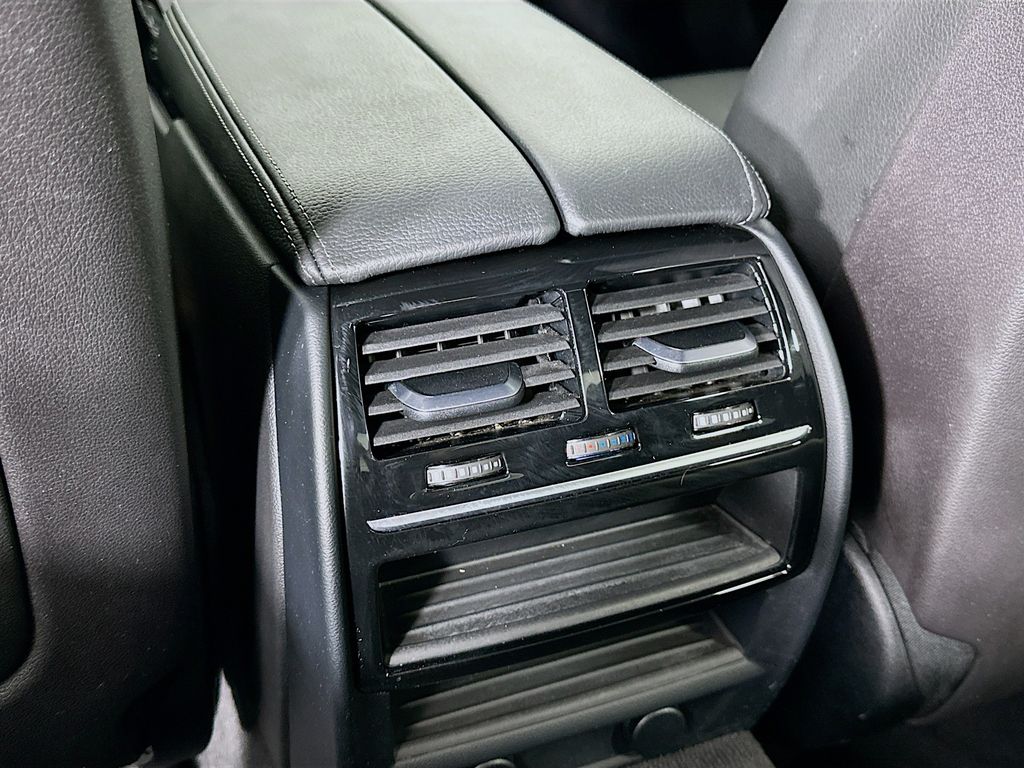 2018 BMW 5 Series 530e iPerformance 26