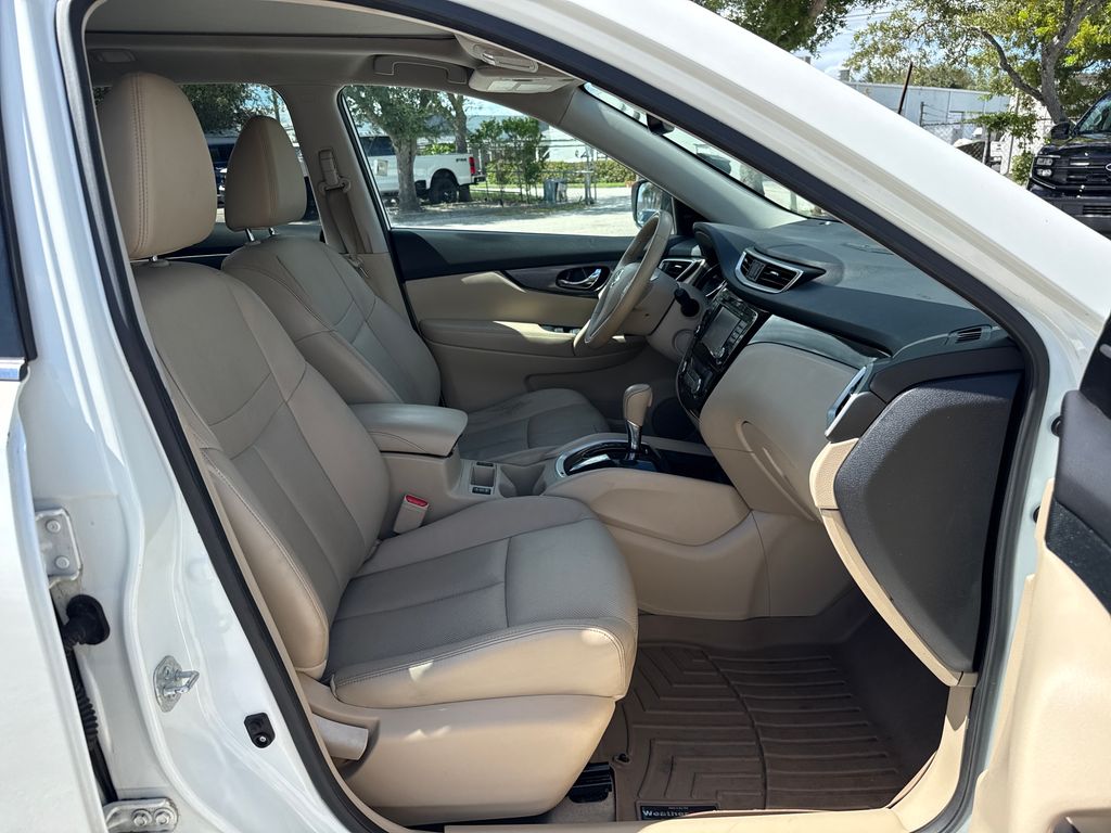 Used 2014 White Nissan SL image 29