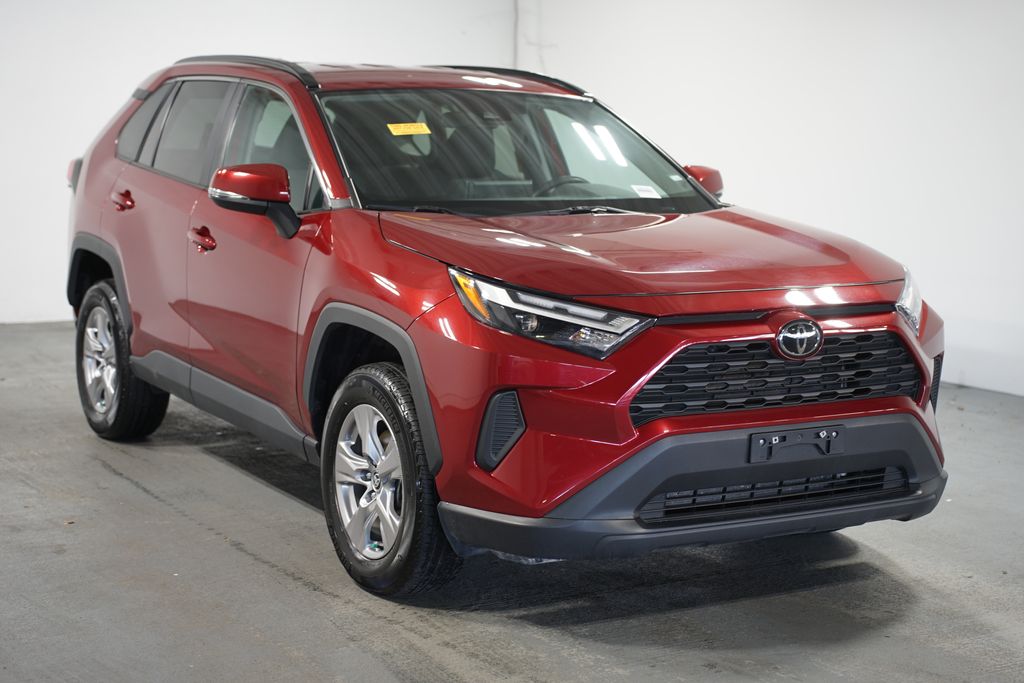 2023 Toyota RAV4 XLE 3