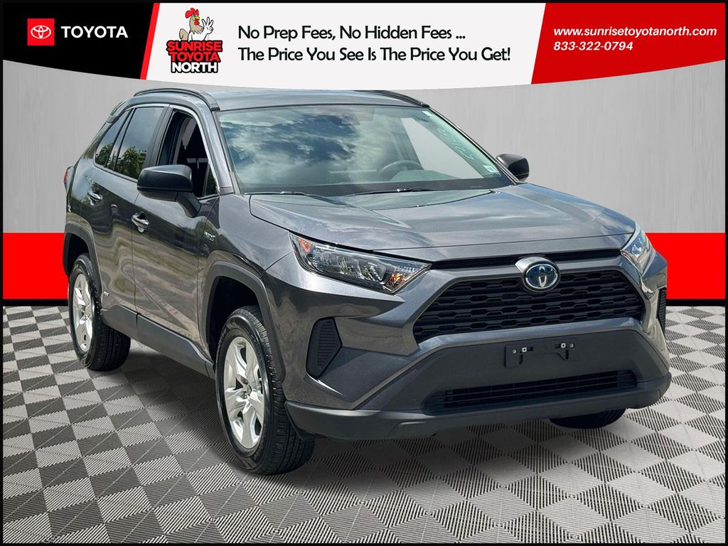 2021 Toyota RAV4 LE's photo
