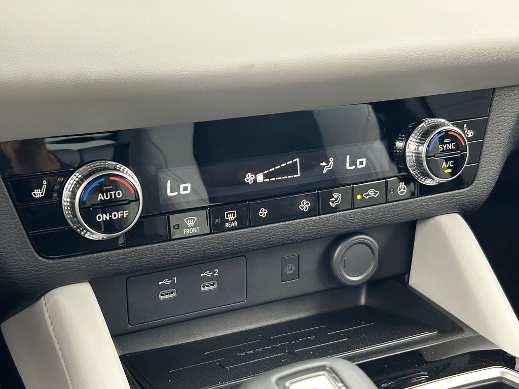 New 2026 Black Diamond Mitsubishi SE image 31