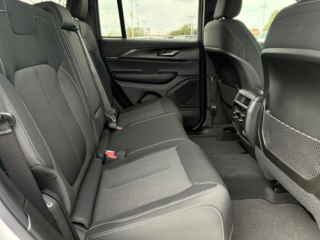 New Car 2025 Jeep Grand Cherokee L  Laredo For Sale Under $40,000 In Austin, Texas