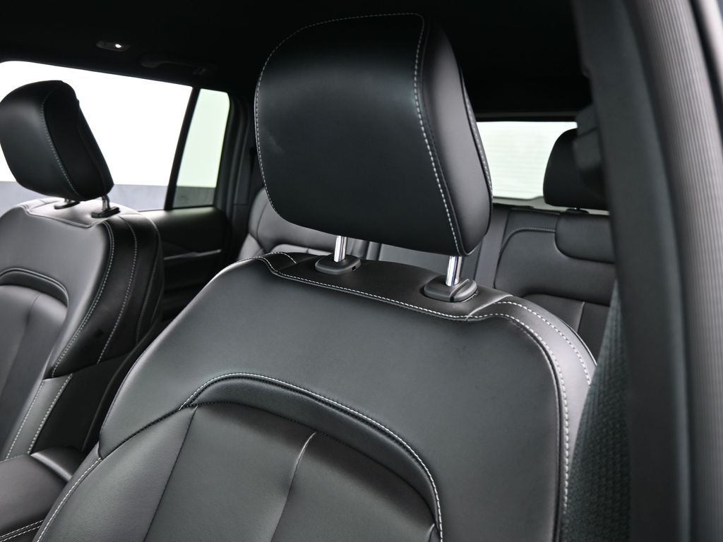 Used 2024 Midnight Sky Jeep Limited image 16