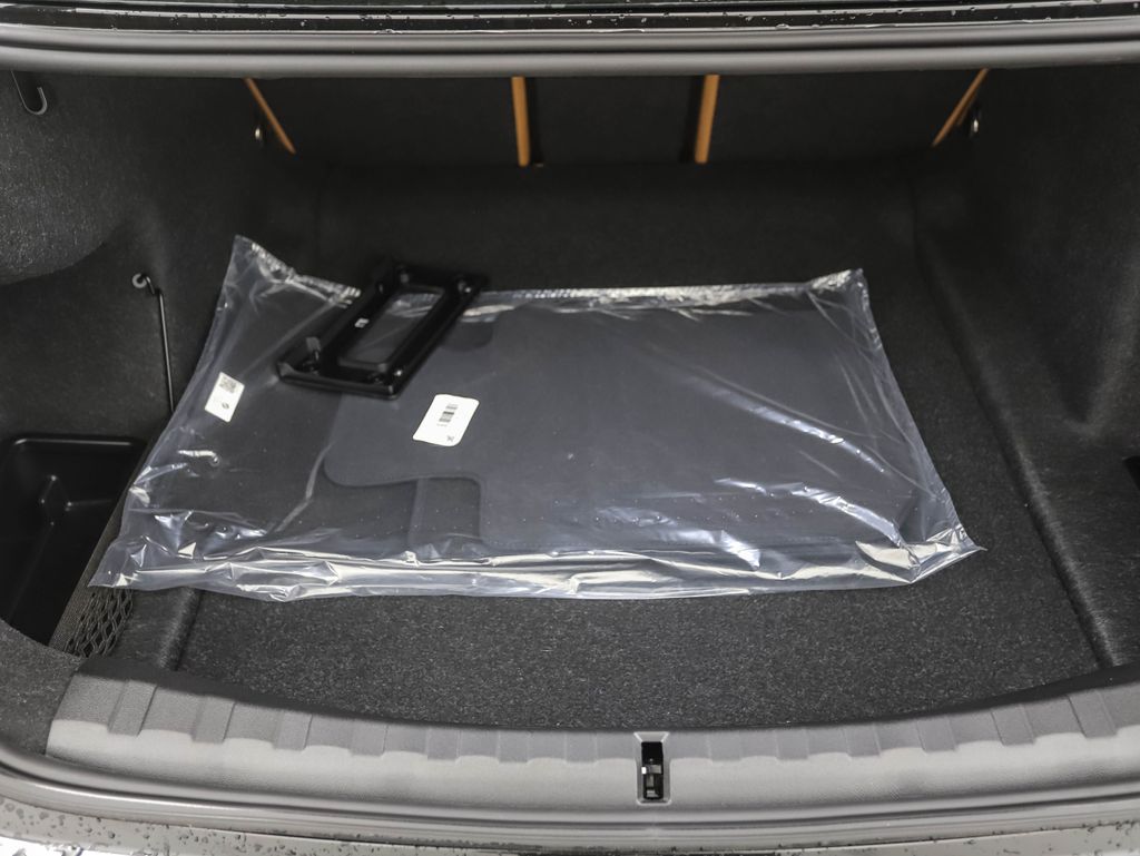 Thumbnail: 2025 BMW 3 Series - 22