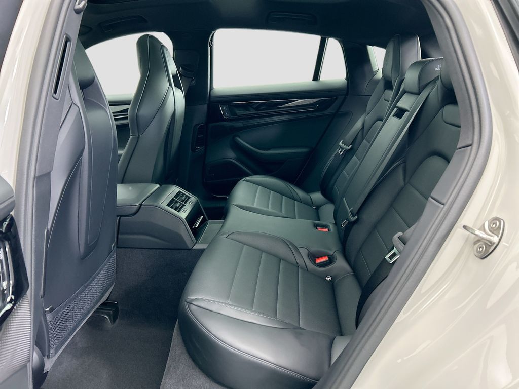 Thumbnail: 2026 Porsche Panamera - 19