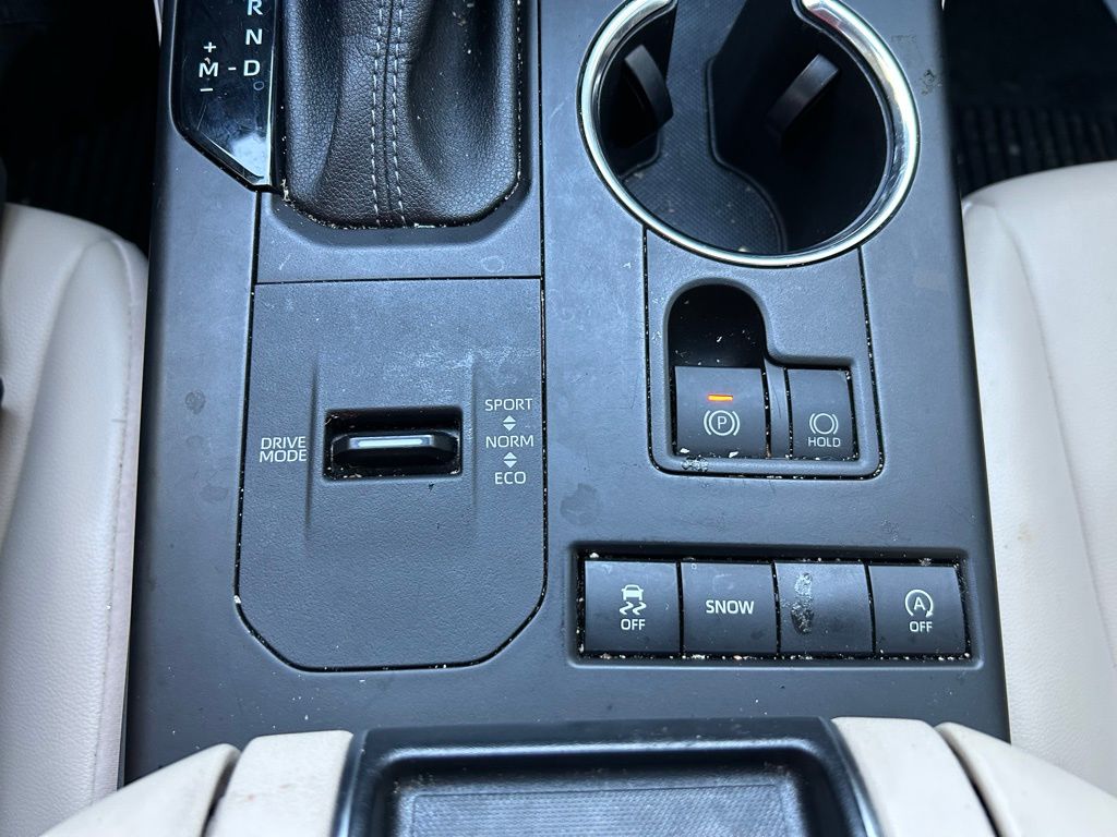 Thumbnail: 2022 Toyota Highlander - 28