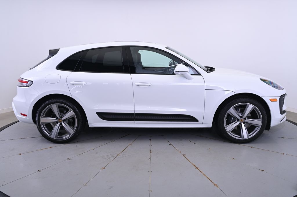 Thumbnail: 2025 Porsche Macan - 8