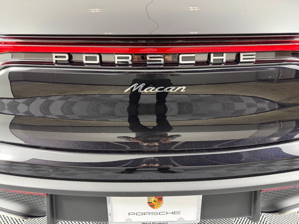 Thumbnail: 2026 Porsche Macan - 14