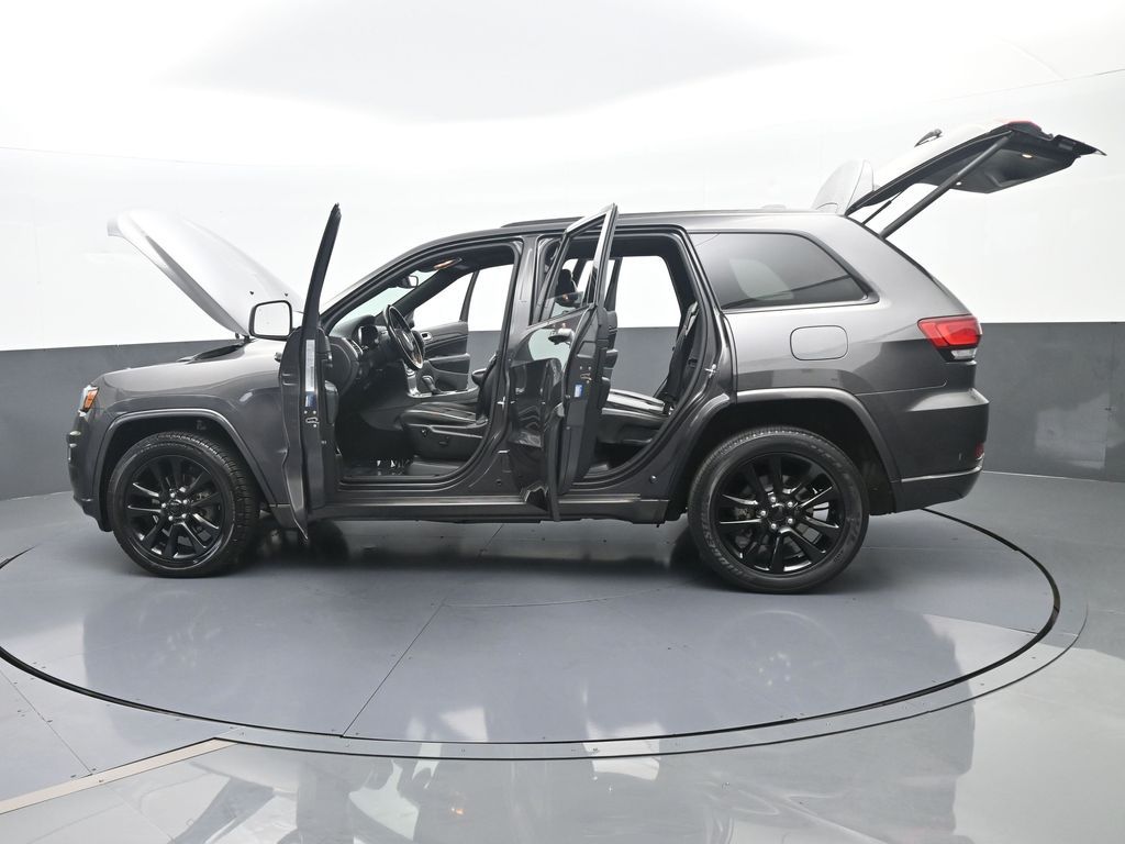 Used 2019 Granite Crystal Metallic Clearcoat Jeep Altitude image 66