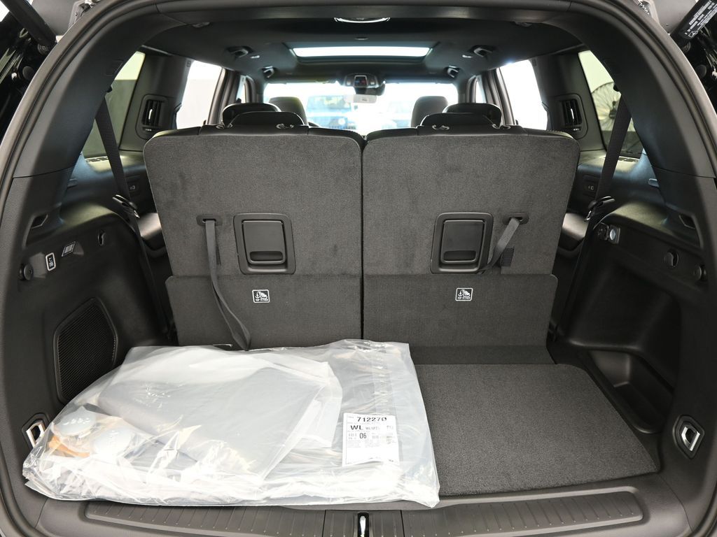 New 2026 Diamond Black Crystal Pearlcoat Jeep Limited image 32