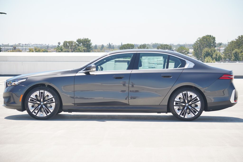 Thumbnail: 2026 BMW i5 - 4