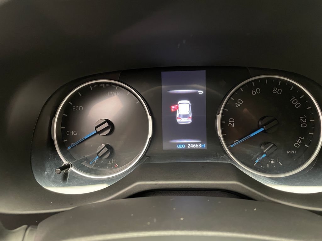 2022 Toyota RAV4 LE 29