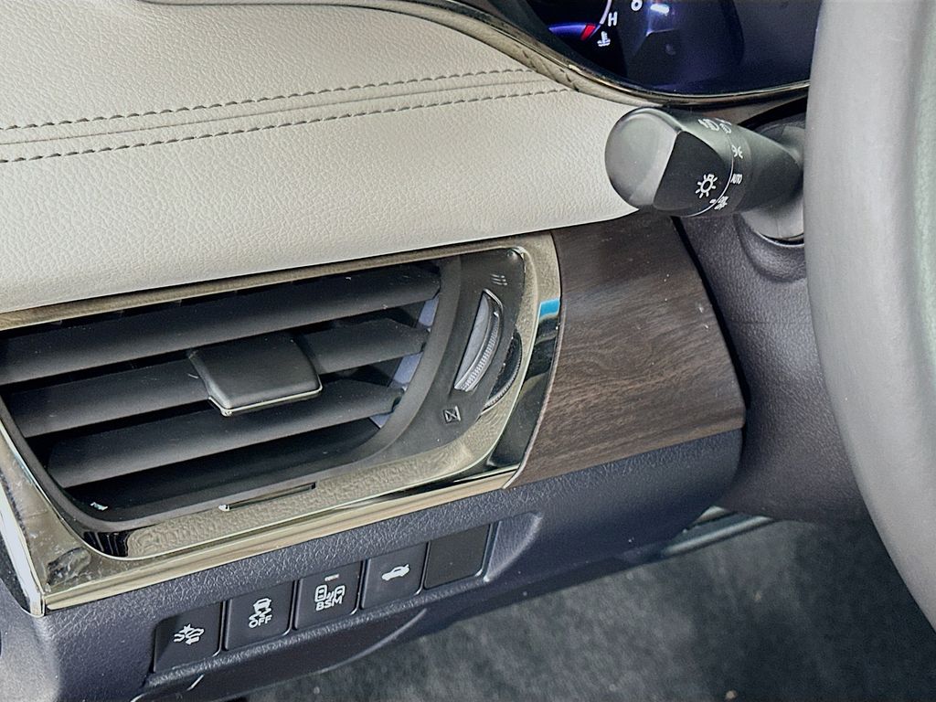 2017 Toyota Avalon Limited 10