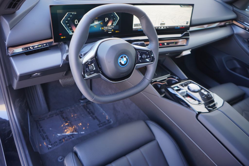 2025 BMW i5 eDrive40 13