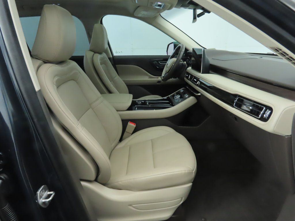 Thumbnail: 2022 Lincoln Aviator - 21