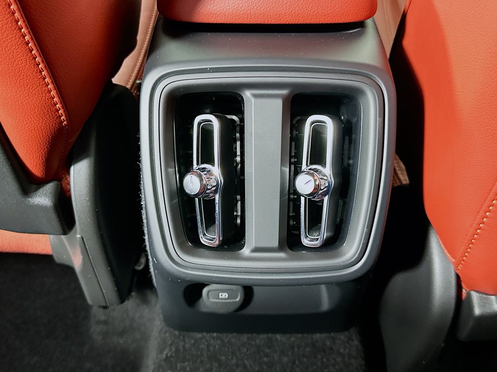 Thumbnail: 2019 Volvo XC40 - 26