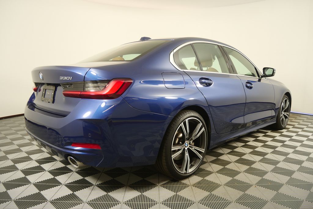 Thumbnail: 2024 BMW 3 Series - 3