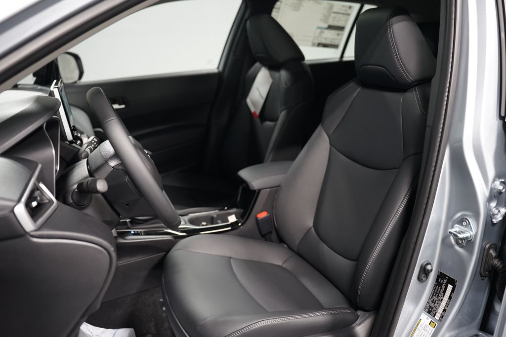 2025 Toyota Corolla Cross XLE 26