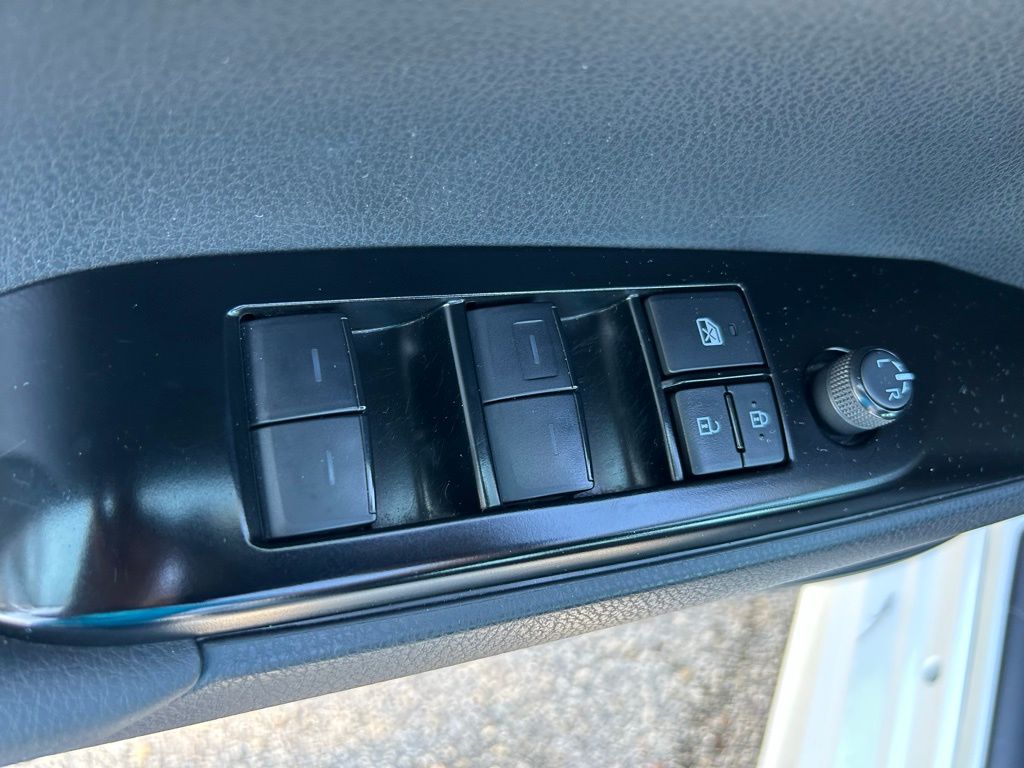 Thumbnail: 2025 Toyota Camry - 17