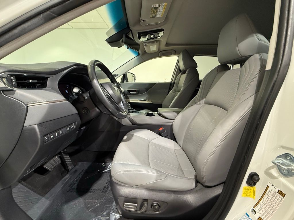 Thumbnail: 2021 Toyota Venza - 14