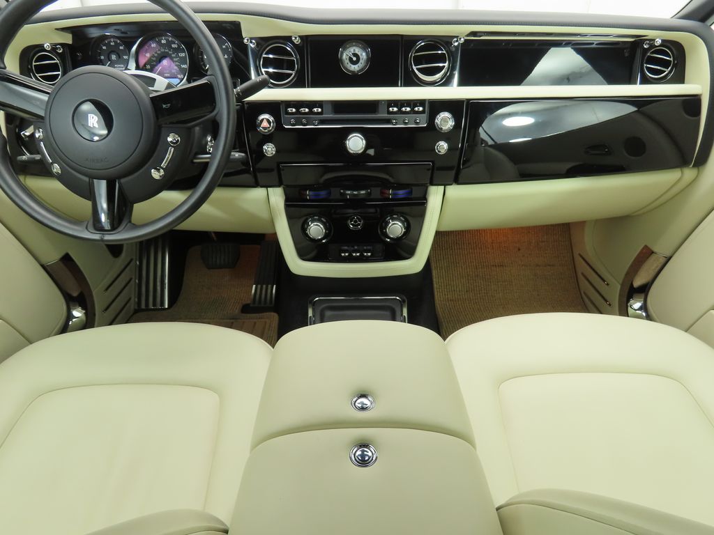 Thumbnail: 2012 Rolls-Royce Phantom - 21