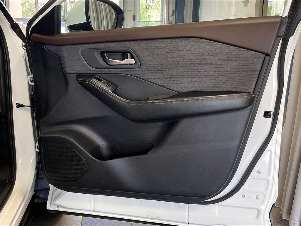 2023 Nissan Rogue — photo 12
