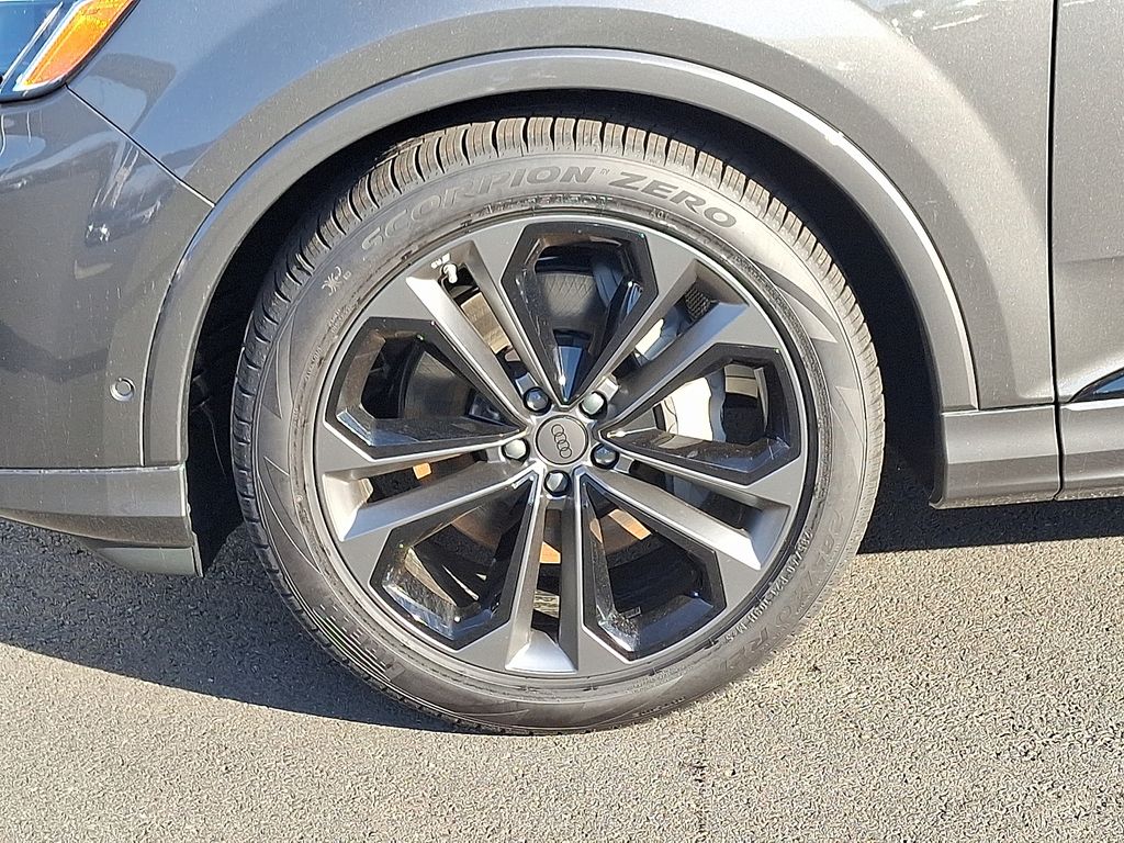 Thumbnail: 2026 Audi Q7 - 5