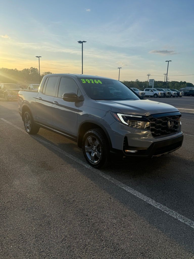 View vehicle photo 5