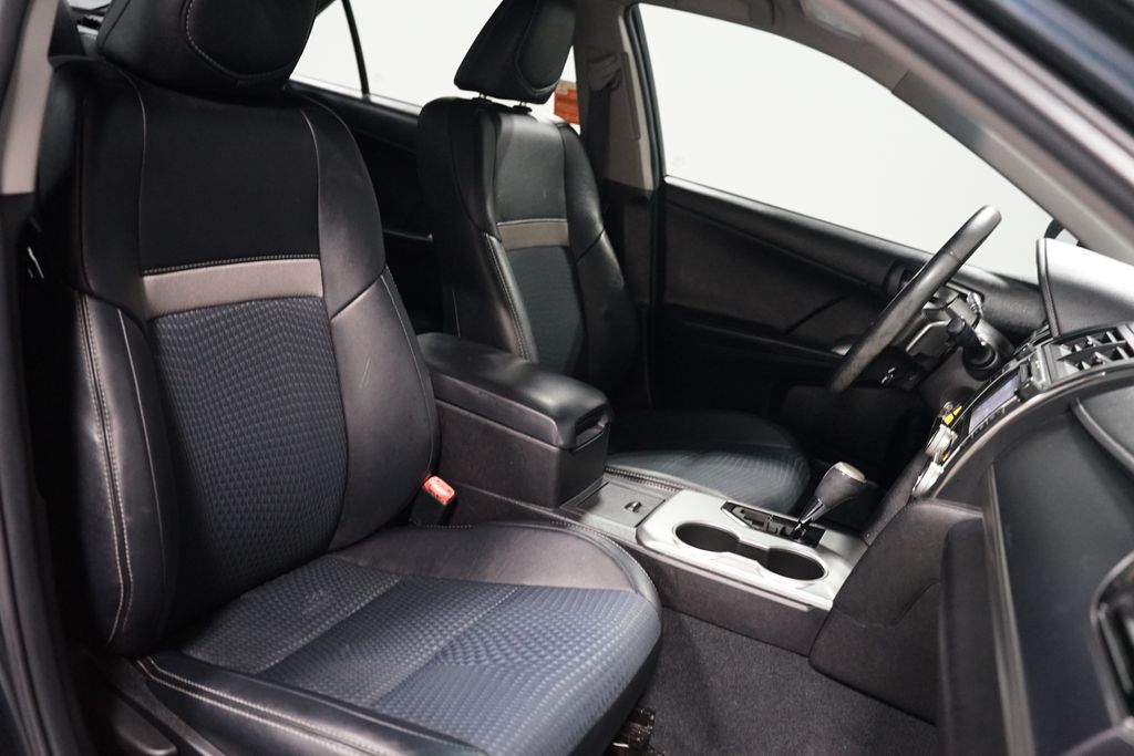 Thumbnail: 2014 Toyota Camry - 23