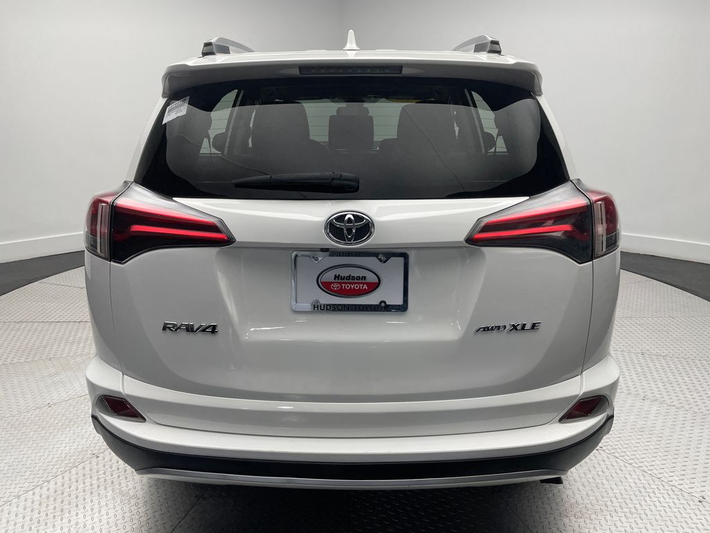 Thumbnail: 2018 Toyota RAV4 - 6