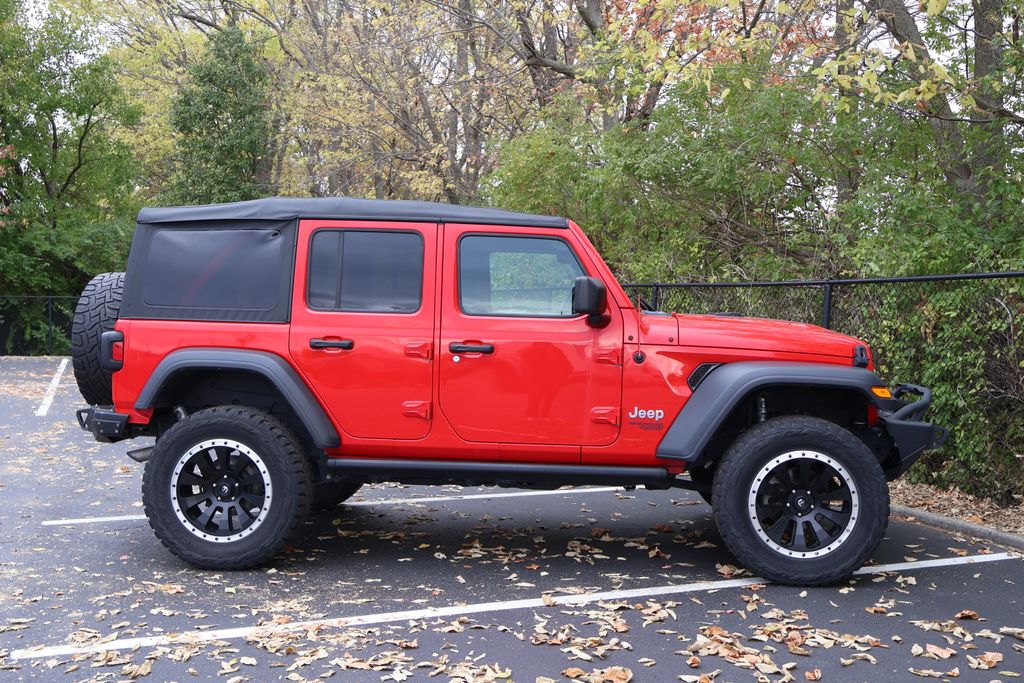Thumbnail: 2019 Jeep Wrangler - 9