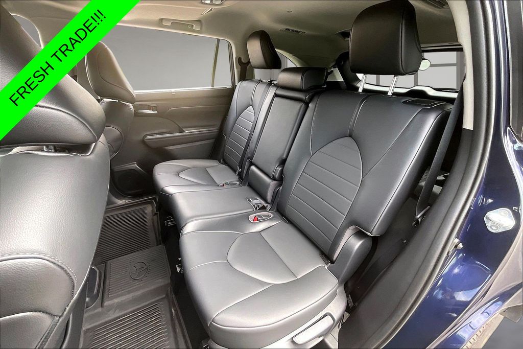 Used 2021 Toyota Highlander SUV