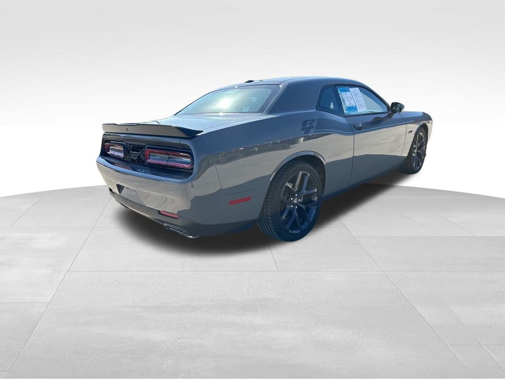 2023 Dodge Challenger R/T 8