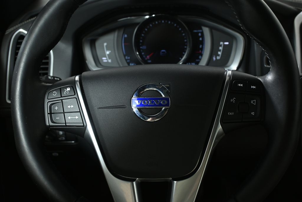 Thumbnail: 2016 Volvo XC60 - 20