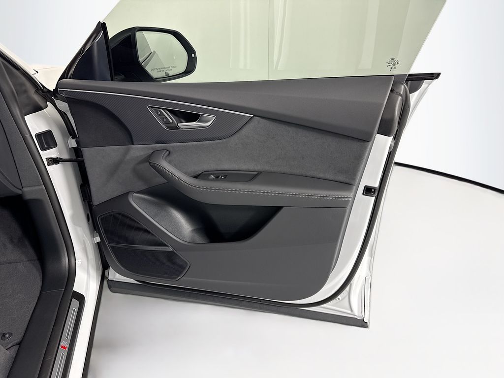 Thumbnail: 2026 Audi SQ8 - 27