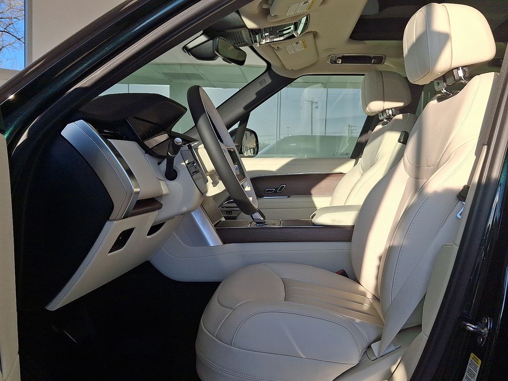 Thumbnail: 2026 Land Rover Range Rover - 9