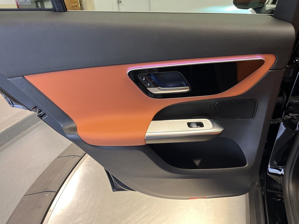 Thumbnail: 2025 Mercedes-Benz GLC - 23