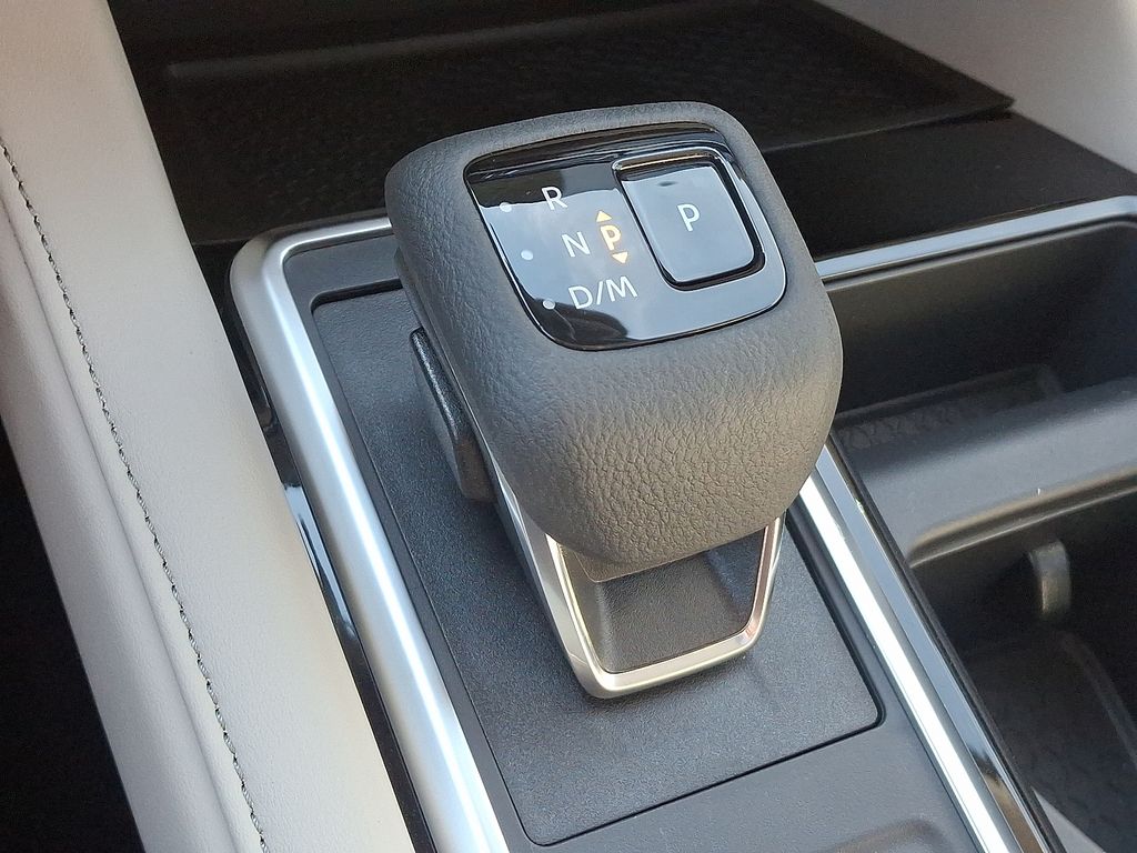 2025 Nissan Pathfinder SL 7