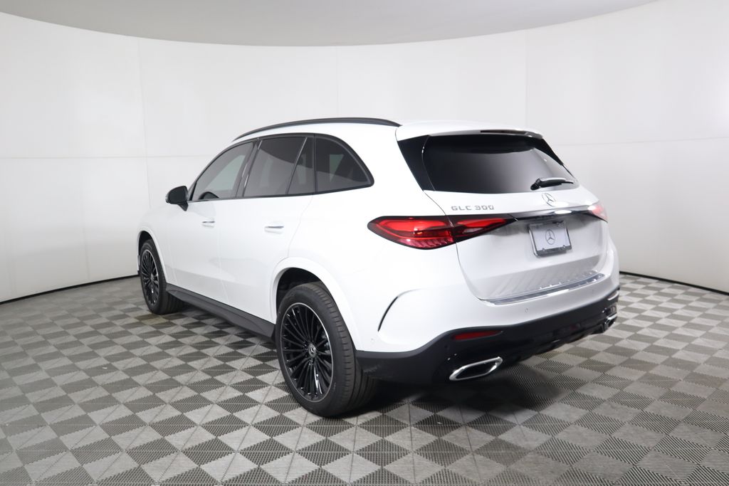 2025 Mercedes-Benz GLC 300 7
