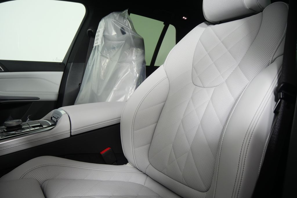 Thumbnail: 2026 BMW X5 - 11