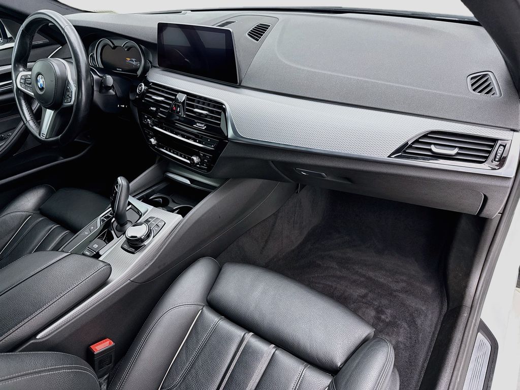 Thumbnail: 2019 BMW 5 Series - 16