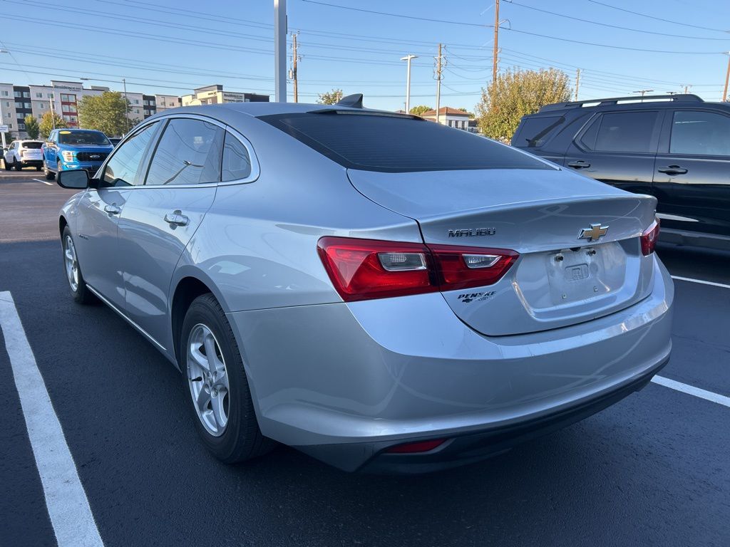 Thumbnail: 2016 Chevrolet Malibu - 2