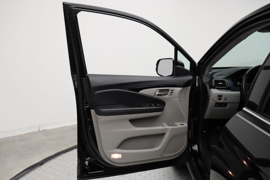 Thumbnail: 2019 Honda Pilot - 16