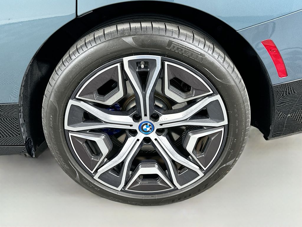 Thumbnail: 2024 BMW iX - 31