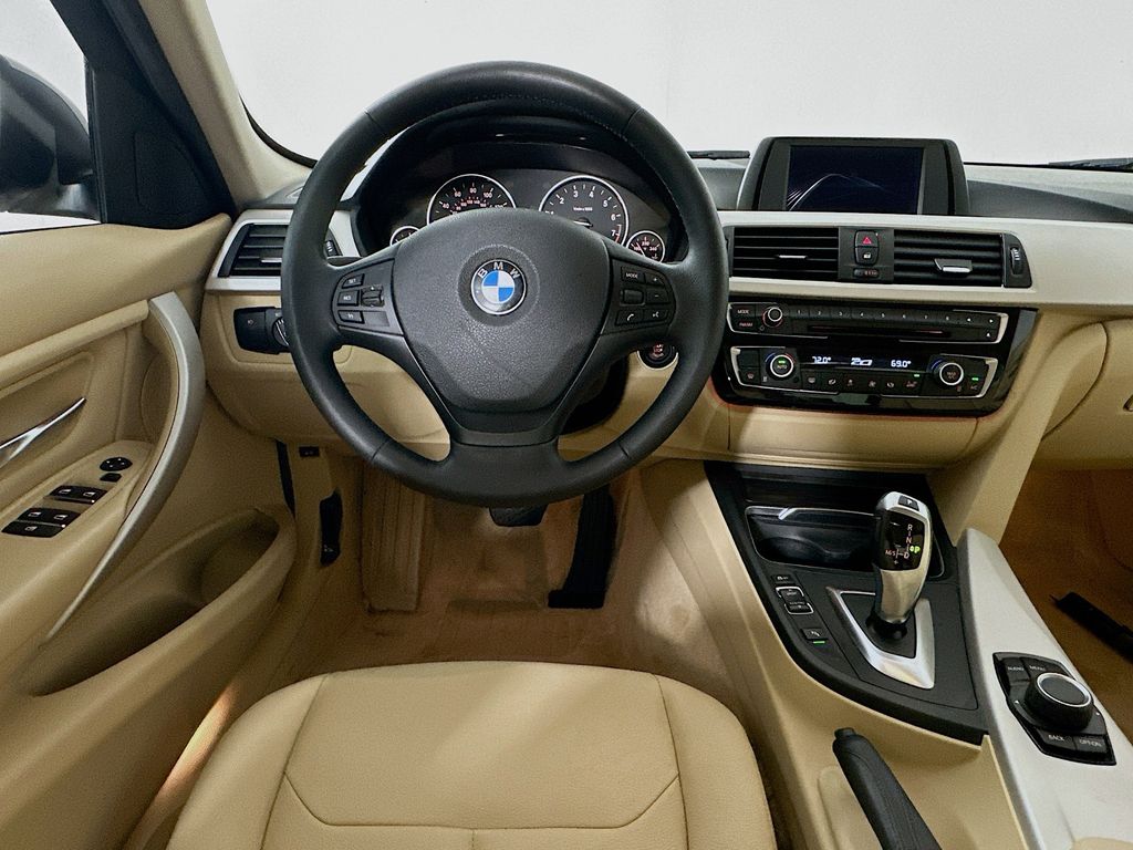 Thumbnail: 2016 BMW 3 Series - 22