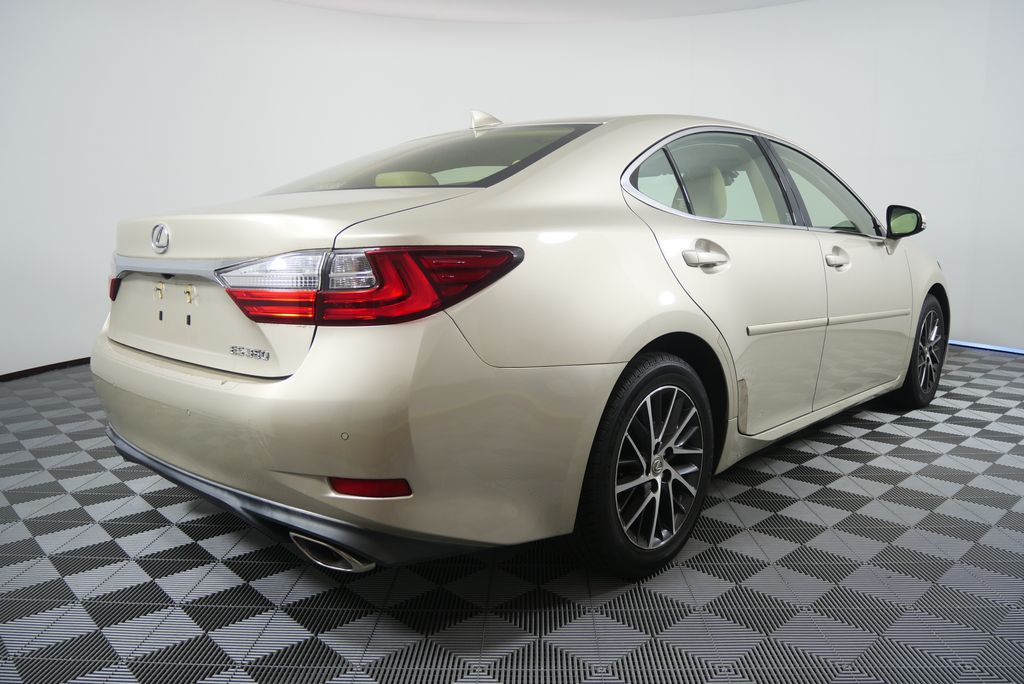 Thumbnail: 2016 Lexus ES - 3