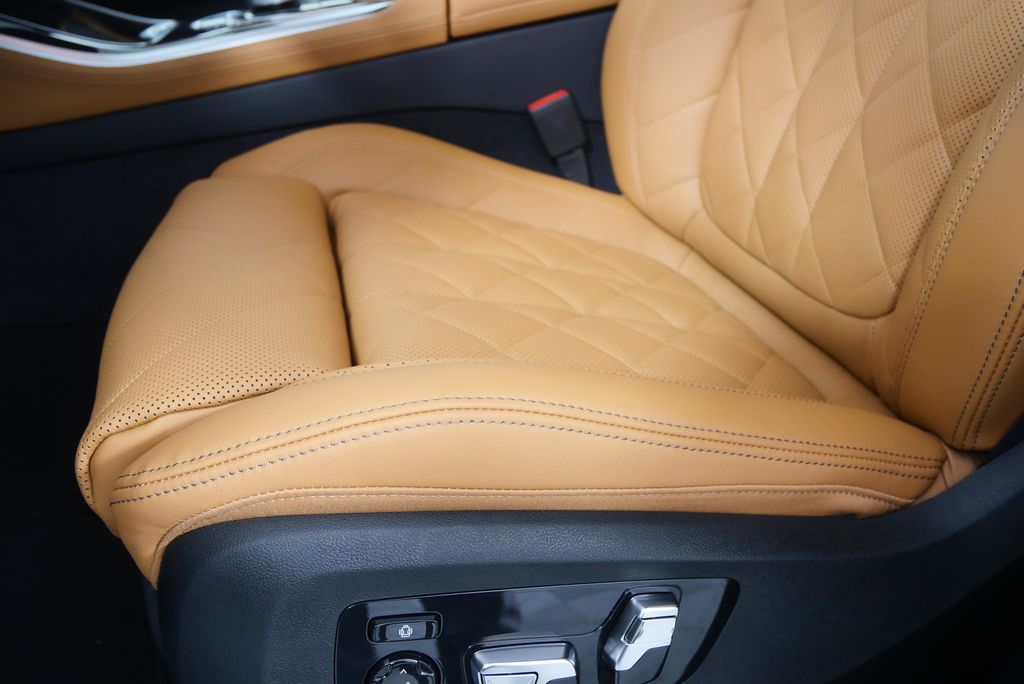 Thumbnail: 2026 BMW X5 - 10