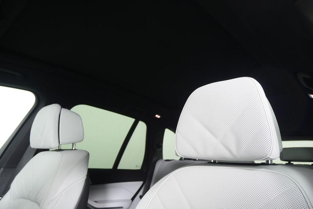 Thumbnail: 2026 BMW X5 - 11