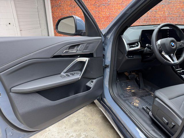 New 2026  BMW xDrive28i image 9